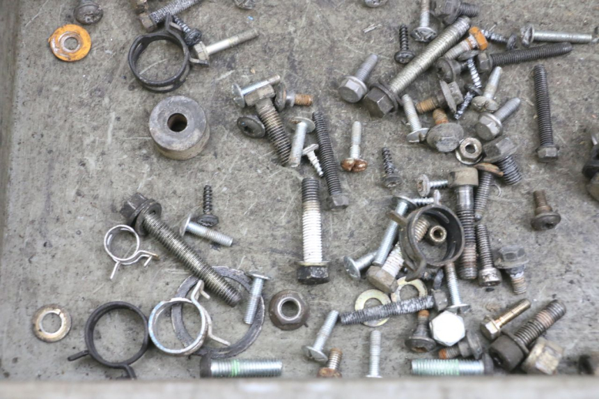 photo de SAC VISSERIE VIS PEUGEOT ELYSEO 125 (1999 - 2004) - Gros plan technique