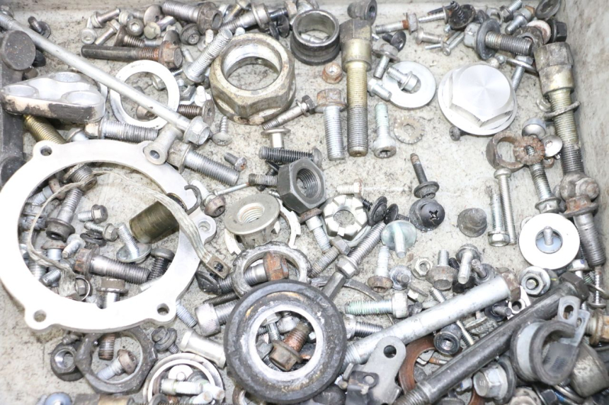 photo de SAC VISSERIE VIS YAMAHA FJR ABS 1300 (2006 - 2012) - Détail de la pièce