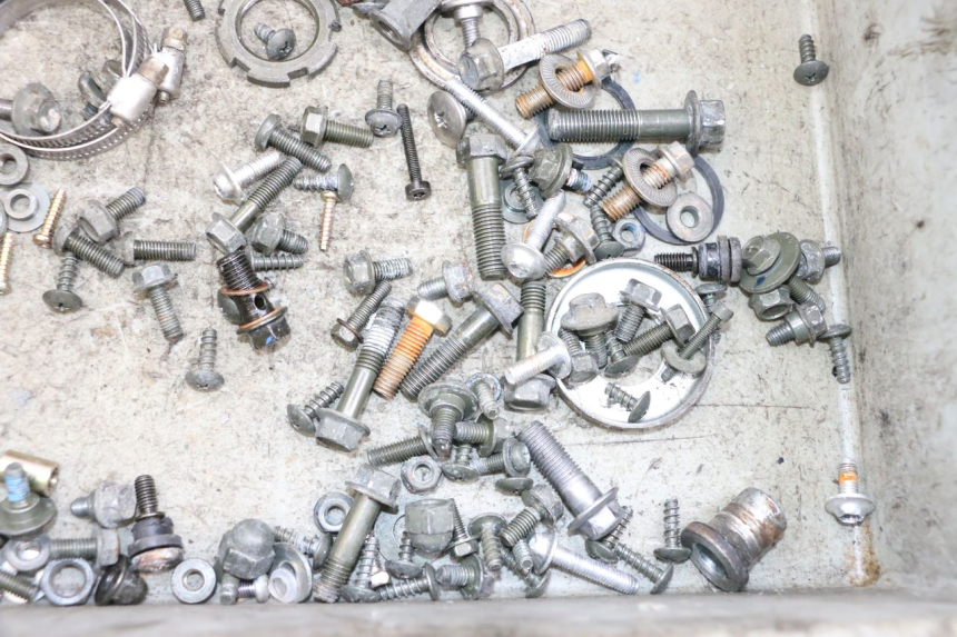 photo de SAC VISSERIE VIS MBK FLAME X 125 (2007 - 2016) - Gros plan technique