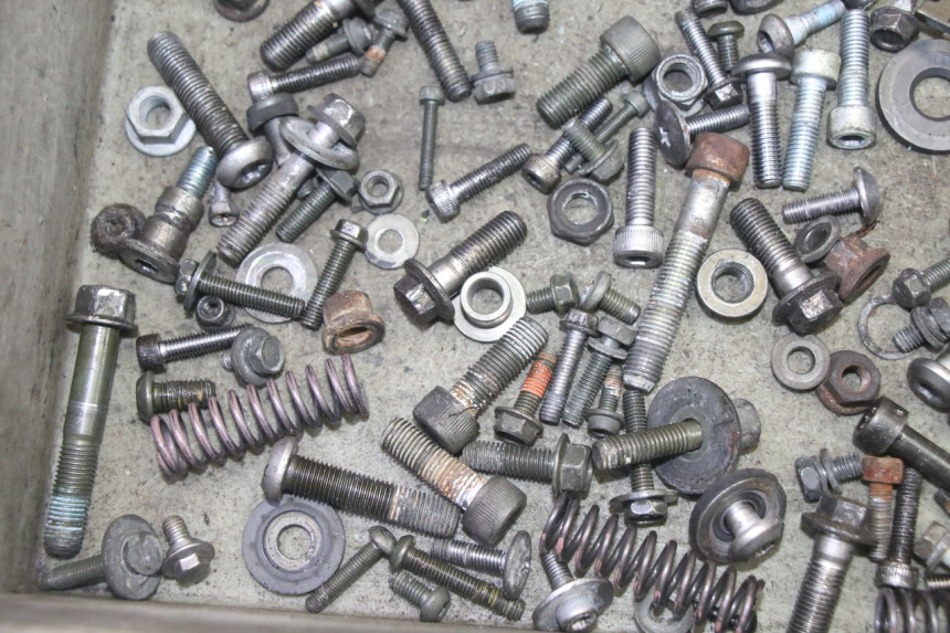 photo de SAC VISSERIE VIS YAMAHA FZ6 N FAZER 600 (2004 - 2006)