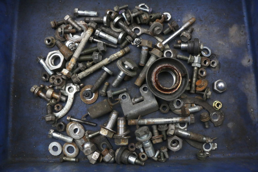 photo de SAC VISSERIE VIS SUZUKI GN 125 (1997 - 2000)