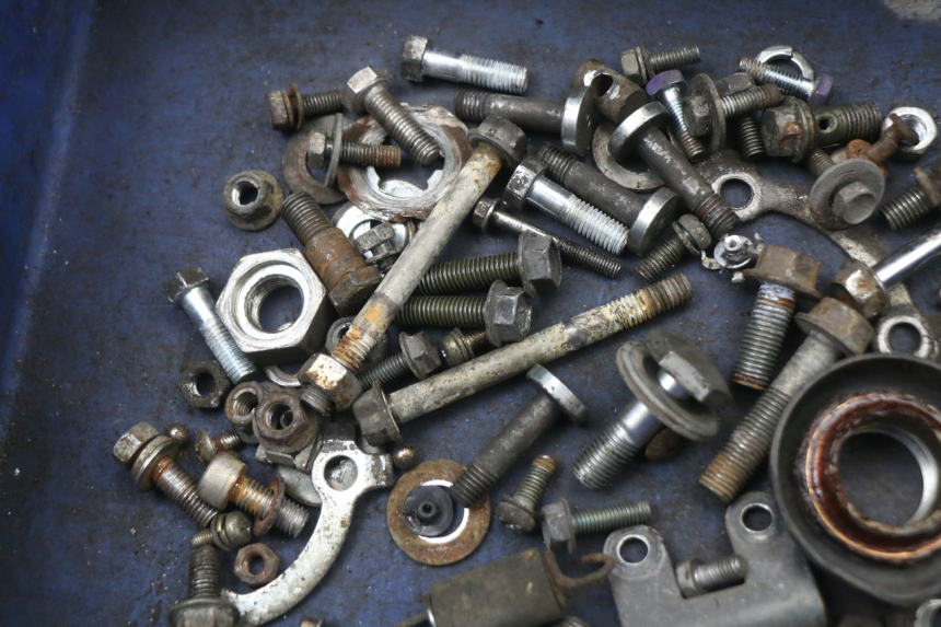 photo de SAC VISSERIE VIS SUZUKI GN 125 (1997 - 2000)