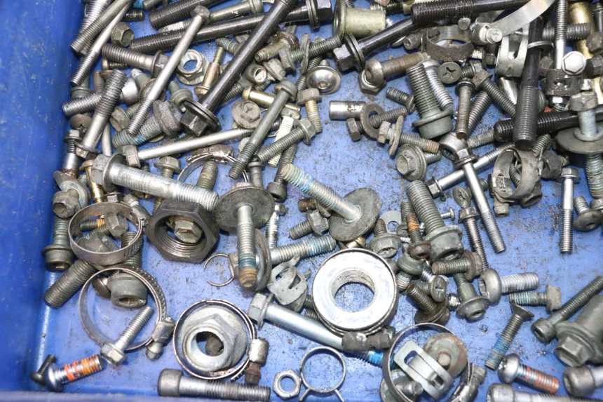 photo de SAC VISSERIE VIS SUZUKI GSR 600 (2005 - 2012) - Gros plan technique
