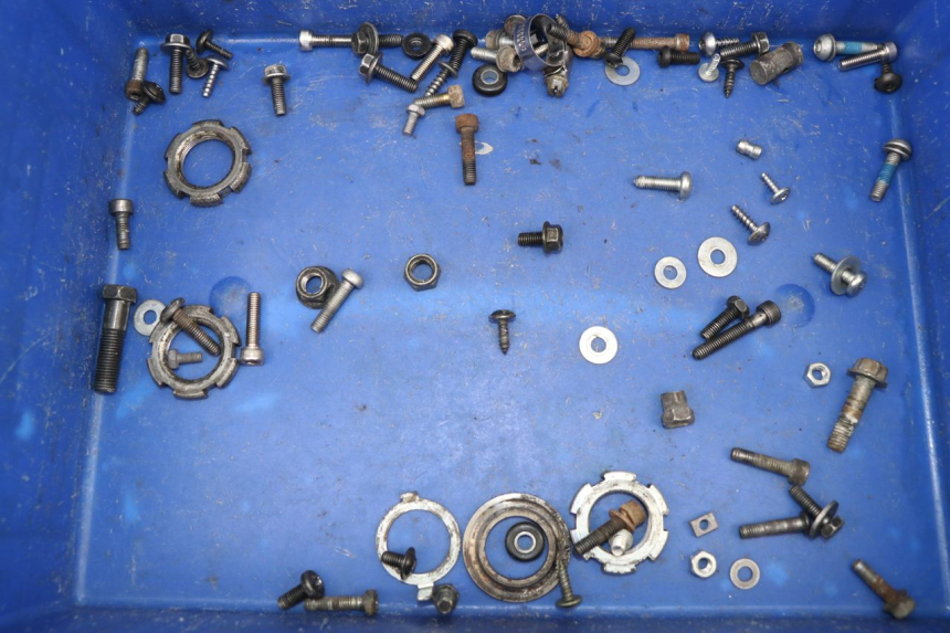 photo de SAC VISSERIE VIS MBK BOOSTER SPIRIT NAKED 50 (2004 - 2017)