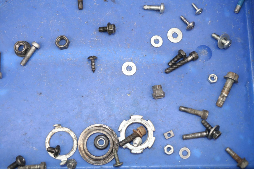 photo de SAC VISSERIE VIS MBK BOOSTER SPIRIT NAKED 50 (2004 - 2017)