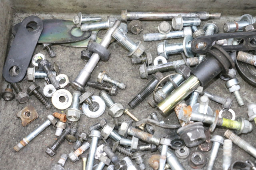 photo de SAC VISSERIE VIS HONDA NSR R 125 (1994 - 2003) - Zoom état d’usage