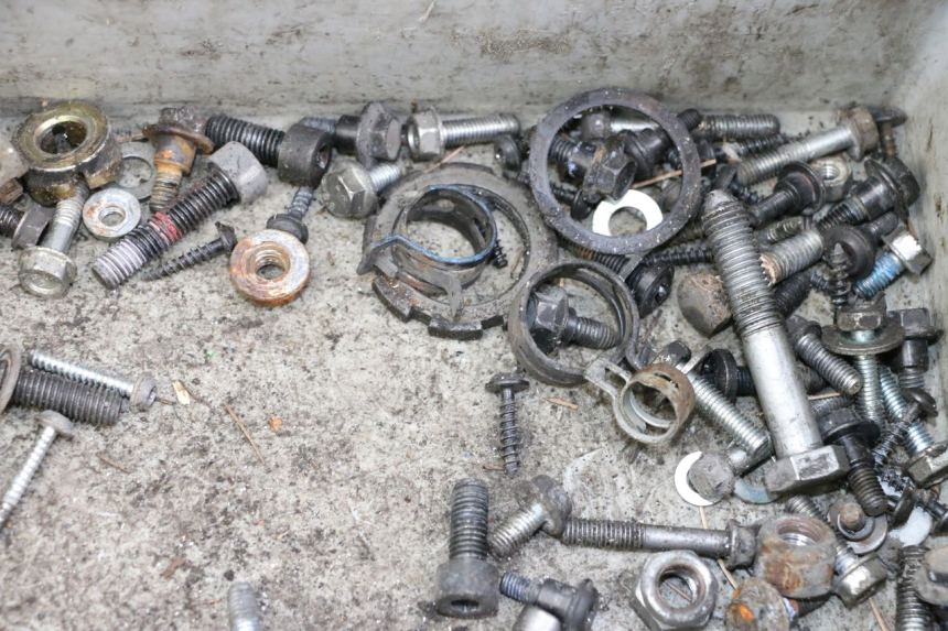 photo de SAC VISSERIE VIS PEUGEOT SATELIS 125 (2013 - 2018)