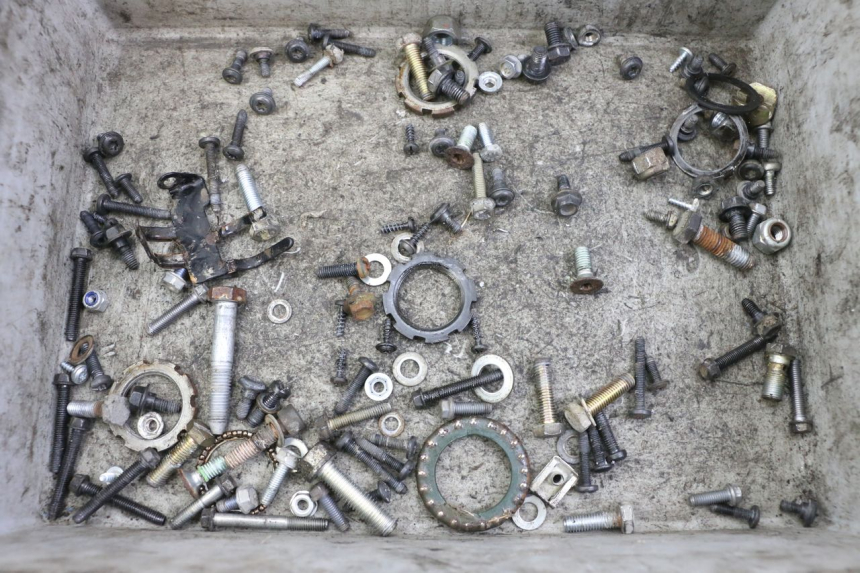 photo de SAC VISSERIE VIS PEUGEOT TREKKER TKR 50 (2005 - 2014)