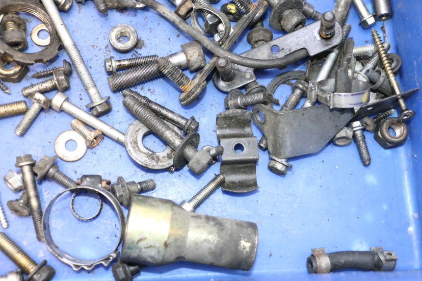 photo de SAC VISSERIE VIS PEUGEOT SATELIS COMPRESSOR K15 125 (2006 - 2009) - Gros plan technique