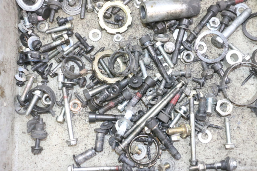photo de SAC VISSERIE VIS PEUGEOT SATELIS 125 (2013 - 2018)