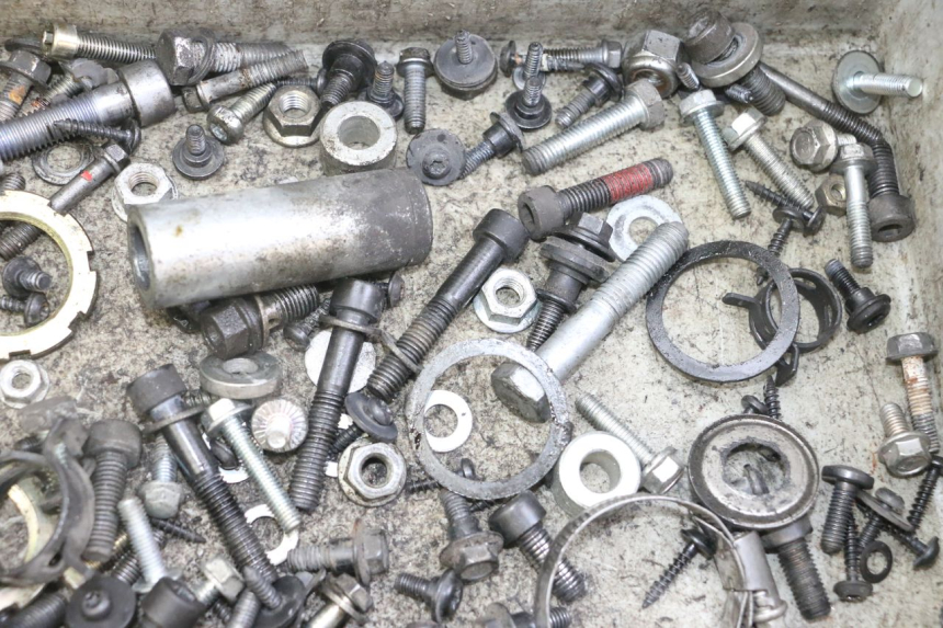 photo de SAC VISSERIE VIS PEUGEOT SATELIS 125 (2013 - 2018)
