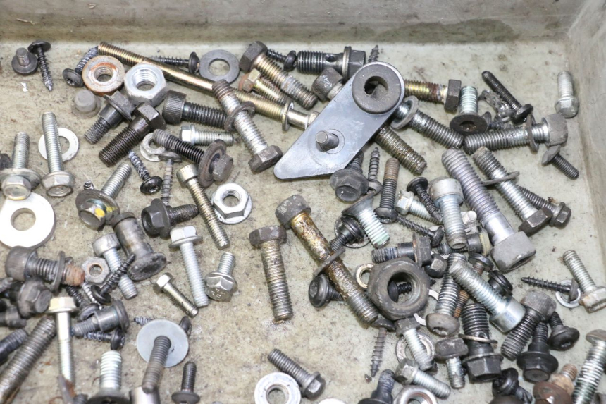 photo de SAC VISSERIE VIS PEUGEOT SATELIS 125 (2010 - 2012)