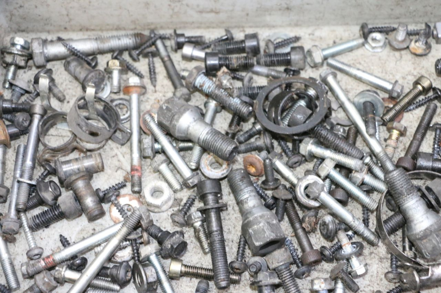 photo de SAC VISSERIE VIS PEUGEOT SATELIS 125 (2013 - 2018)