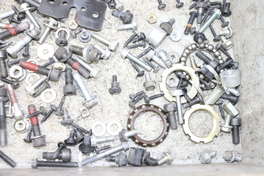 photo de SAC VISSERIE VIS PEUGEOT SATELIS 125 (2013 - 2018) - Gros plan technique