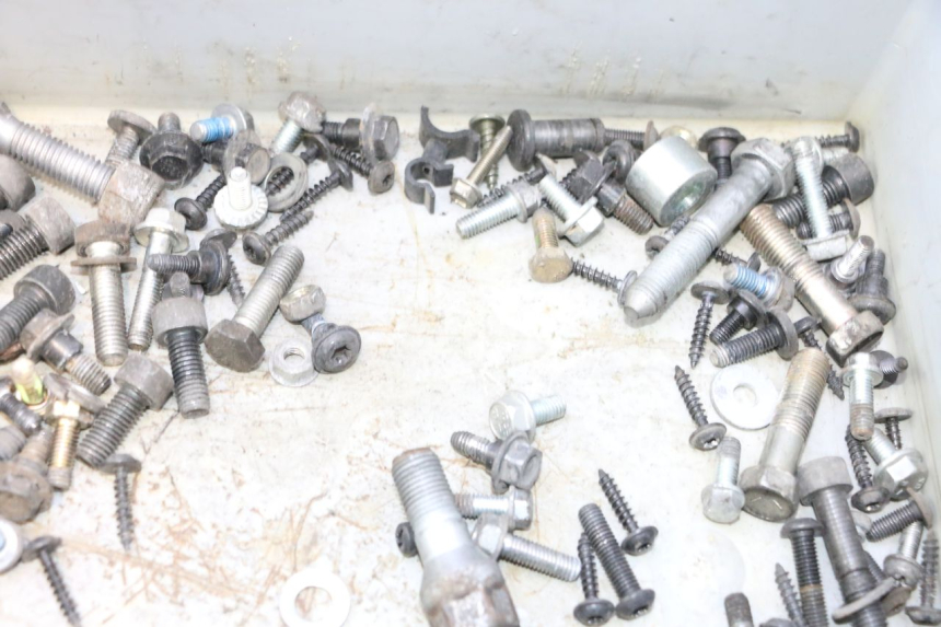 photo de SAC VISSERIE VIS PEUGEOT SATELIS 125 (2013 - 2018) - Points de fixation