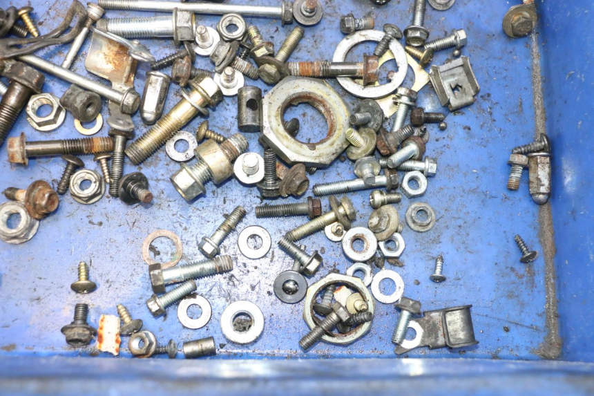 photo de SAC VISSERIE VIS HONDA SCV LEAD 100 (2003 - 2007) - Gros plan technique
