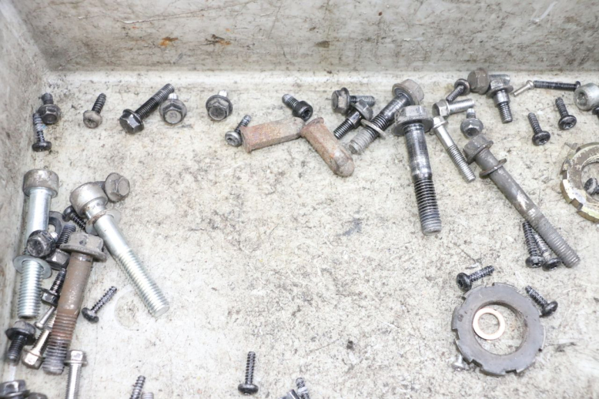 photo de SAC VISSERIE VIS PEUGEOT SPEEDFIGHT 4 4T EFI 50 (2021 - 2025) - Zoom état d’usage