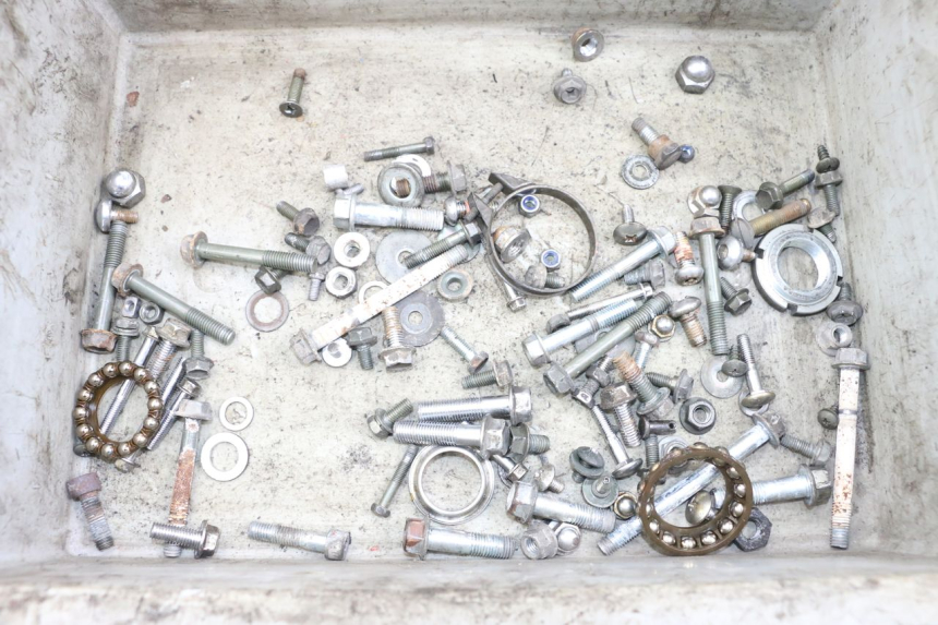 photo de SAC VISSERIE VIS SUZUKI GZ MARAUDER 125 (1998 - 2004)