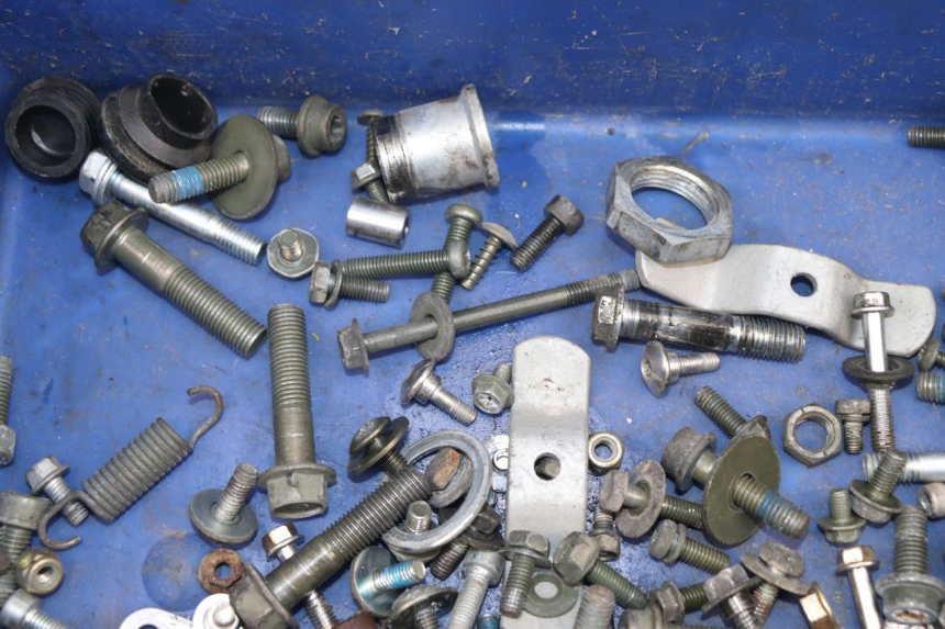 photo de SAC VISSERIE VIS SUZUKI XF FREEWIND 650 (1997 - 2003) - Autre angle de vue