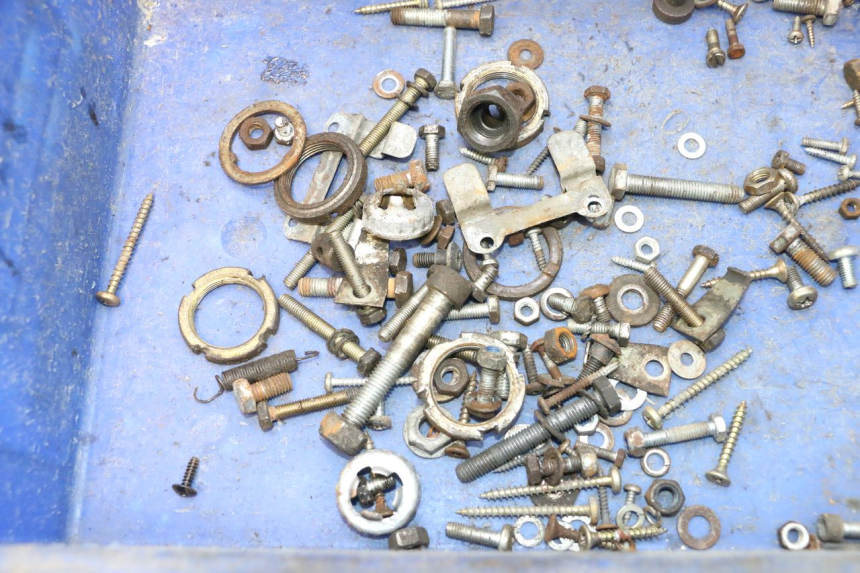 photo de SAC VISSERIE VIS PIAGGIO VESPA PK FL 2T 50 (1990 - 1996) - Zoom état d’usage