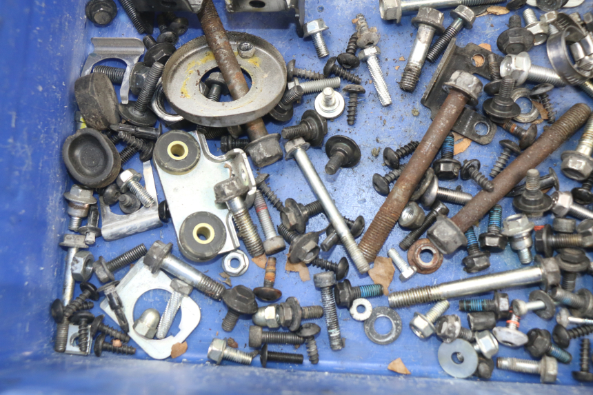 photo de SAC VISSERIE VIS YAMAHA XMAX X-MAX ABS 125 (2014 - 2016) - Autre angle de vue