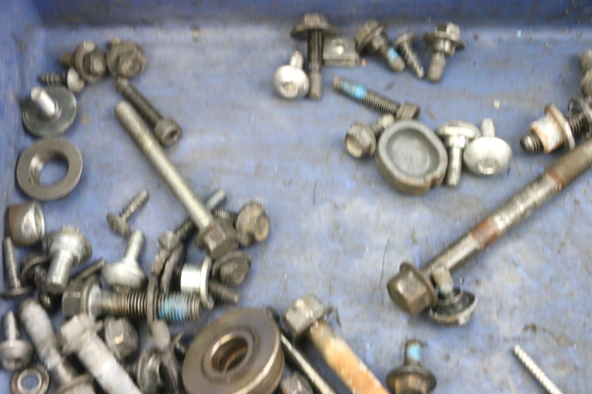 photo de SAC VISSERIE VIS YAMAHA X-MAX XMAX 125 (2010 - 2014) - Gros plan technique