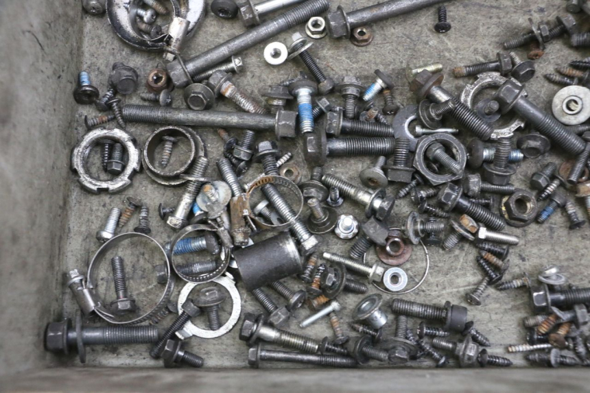 photo de SAC VISSERIE VIS YAMAHA XMAX X-MAX 125 (2006 - 2009) - Gros plan technique