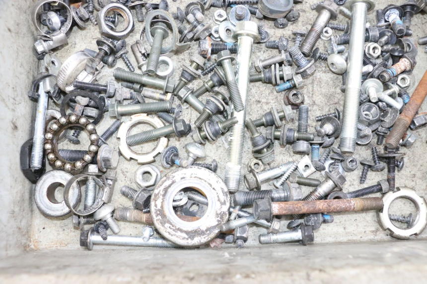 photo de SAC VISSERIE VIS YAMAHA X-MAX XMAX 125 (2010 - 2013) - Autre angle de vue