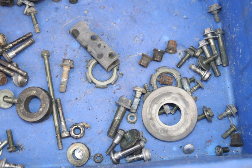 photo de SAC VISSERIE VIS YAMAHA FZS FAZER 600 (1998 - 2001)