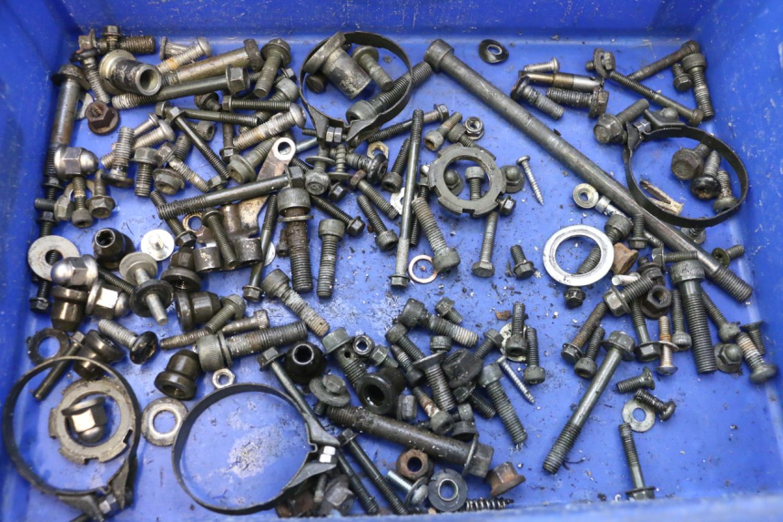 photo de SAC VISSERIE VIS YAMAHA YZF R GENESIS 750 (1993 - 1998) - Détail de la pièce
