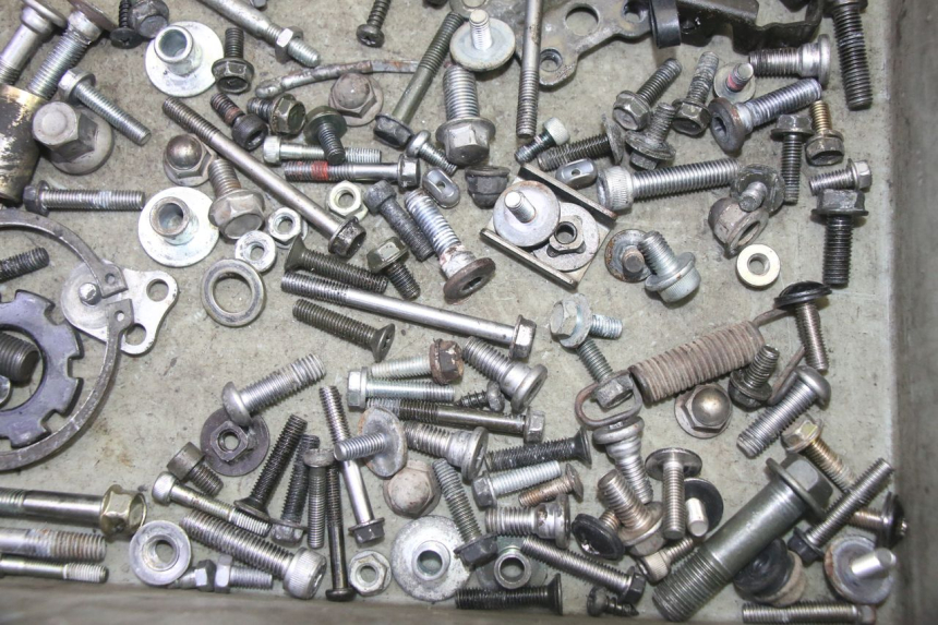 photo de SAC VISSERIE VIS KAWASAKI ZR 7 750 (1999 - 2001) - Gros plan technique