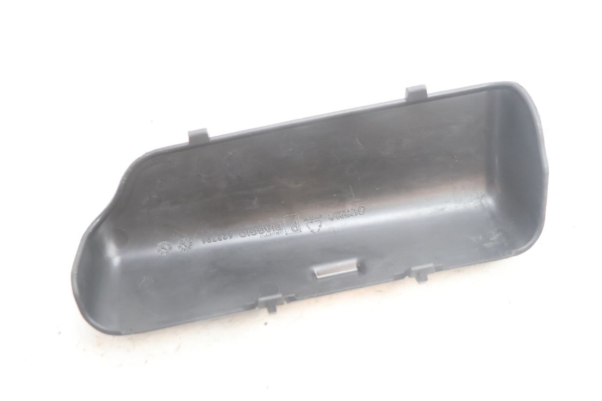 photo de SANGLE TROUSSE OUTILS PIAGGIO MP3 500 (2011 - 2015) - Gros plan technique