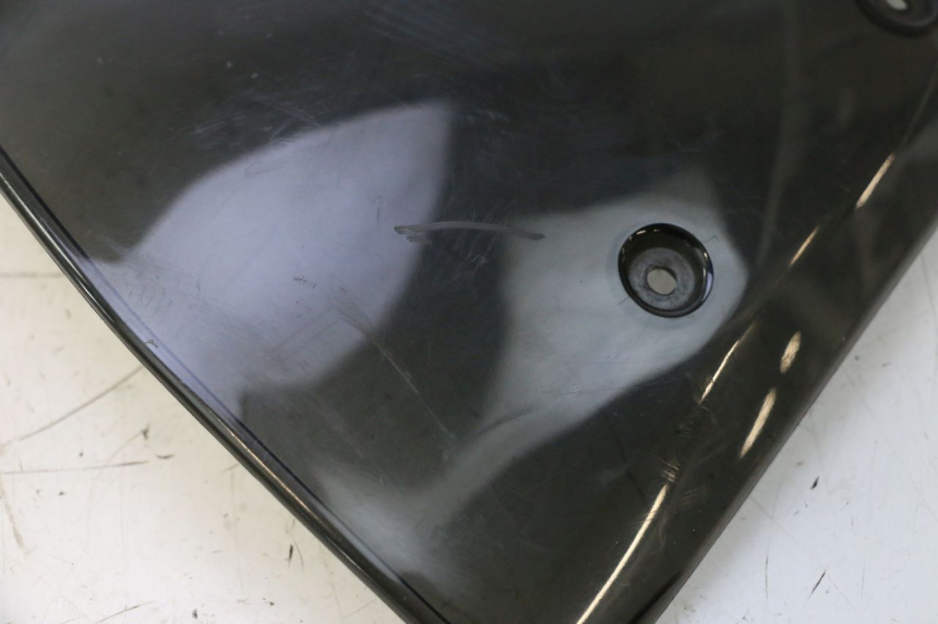 photo de SAUTE VENT PIAGGIO TYPHOON 50 (2000 - 2009) - Détail de la pièce