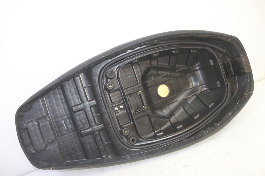 photo de SELLE KYMCO AGILITY 4T 50 (2018 - 2022) - Marquages et références