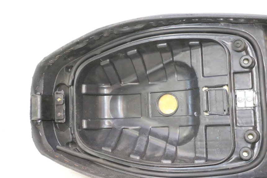 photo de SELLE KYMCO AGILITY 4T 50 (2018 - 2022) - Vue rapprochée