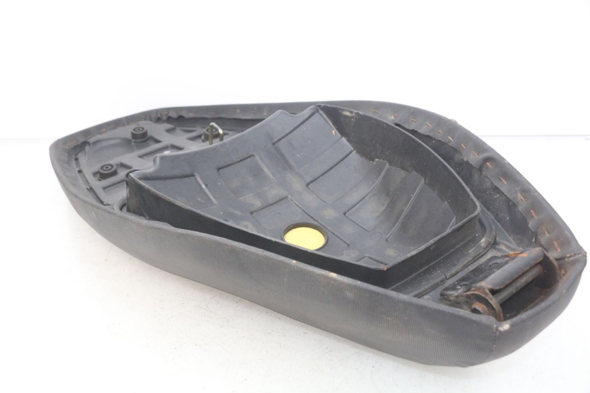 photo de SELLE KYMCO AGILITY RS 2T 50 (2009 - 2013) - Points de fixation