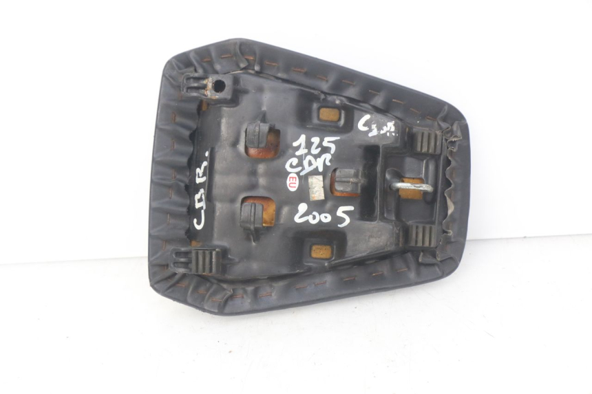 photo de SELLE ARRIERE HONDA CBR R 125 (2003 - 2006)
