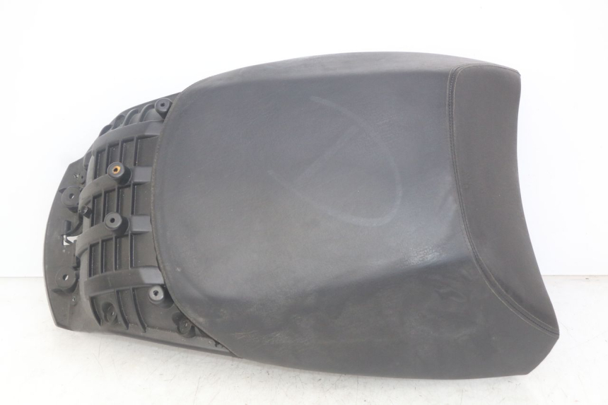 photo de SELLE ARRIERE PEUGEOT SATELIS 125 (2010 - 2012)