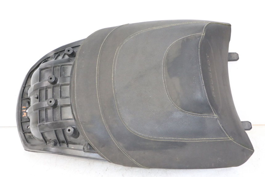 photo de SELLE ARRIERE PEUGEOT SATELIS 125 (2013 - 2018)