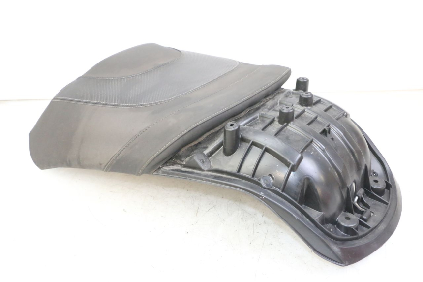 photo de SELLE ARRIERE PEUGEOT SATELIS 125 (2013 - 2018)