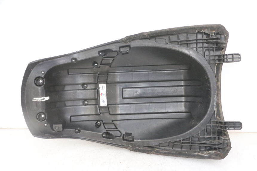 photo de SELLE ARRIERE PEUGEOT SATELIS 125 (2013 - 2018)