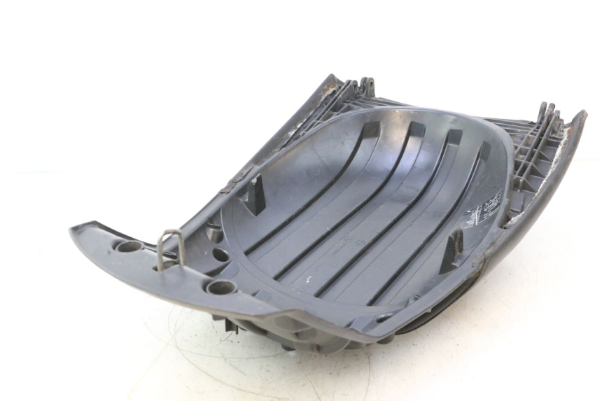 photo de SELLE ARRIERE PEUGEOT SATELIS 125 (2006 - 2009) - Autre angle de vue