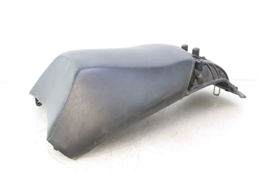 photo de SELLE ARRIERE PEUGEOT SATELIS 125 (2006 - 2009) - État de surface