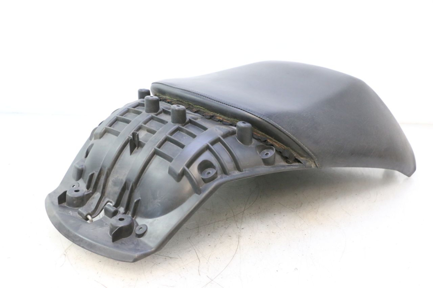 photo de SELLE ARRIERE PEUGEOT SATELIS 125 (2006 - 2009) - Marquages et références