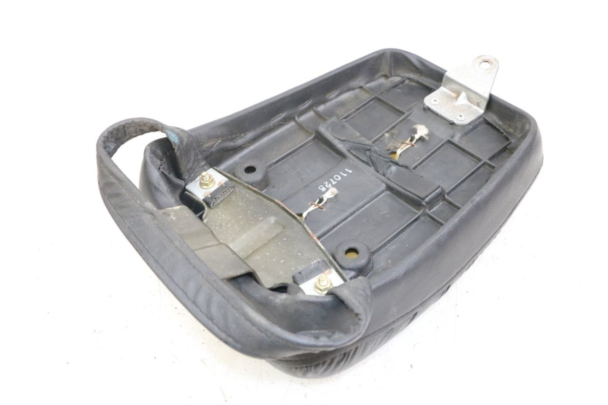 photo de SELLE ARRIERE SUZUKI GZ MARAUDER 125 (1998 - 2004)