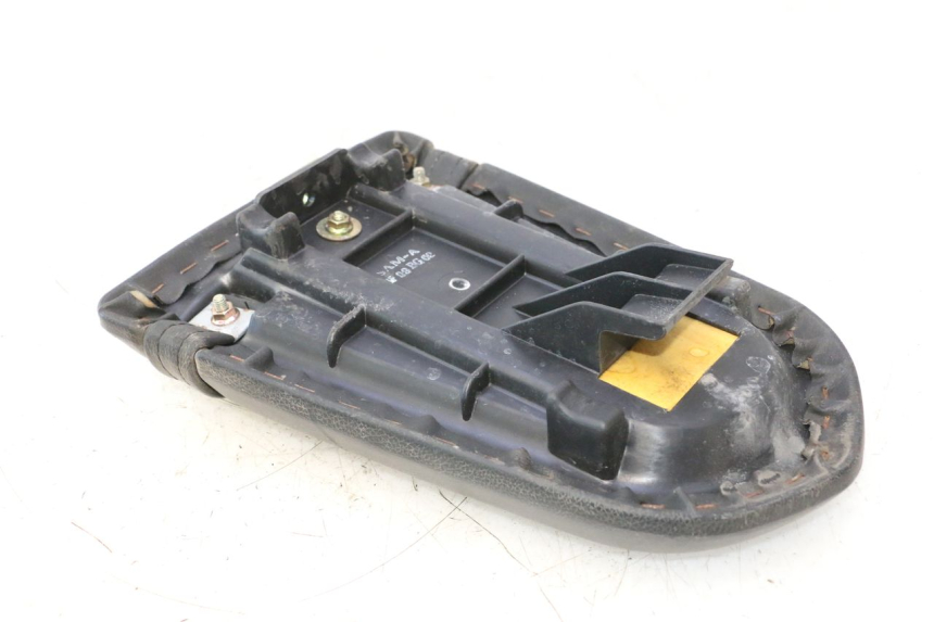 photo de SELLE ARRIERE DAELIM VJ ROADWIN 125 (2004 - 2007) - Points de fixation