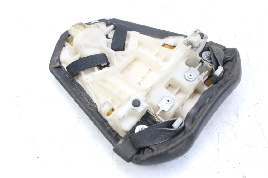 photo de SELLE ARRIERE YAMAHA YZF R1 1000 (2007 - 2008) - Gros plan technique