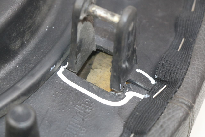 photo de SELLE APRILIA ATLANTIC 125 (2003 - 2009) - Marquages et références