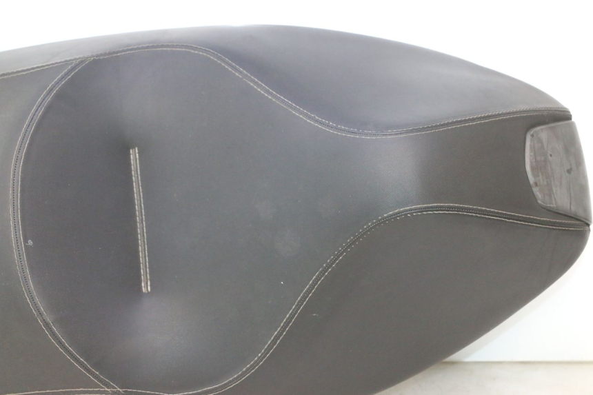 photo de SELLE APRILIA ATLANTIC S 125 (2010 - 2013) - Gros plan technique