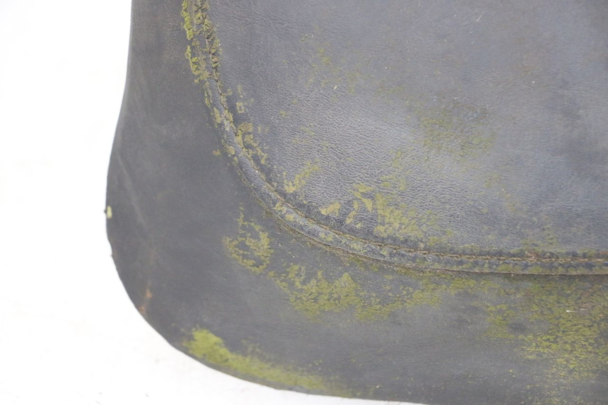 photo de SELLE AVANT HYOSUNG GV AQUILA 125 (2000 - 2004) - Points de fixation